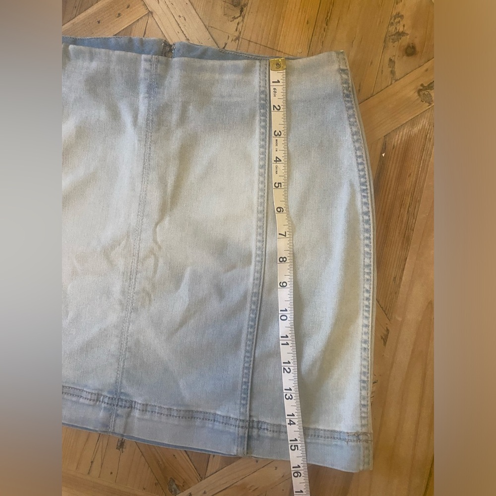 🎀 Wild Fable Denim Light Blue Wash Mini Skirt size 8 looks super cute on - Picture 3 of 5
